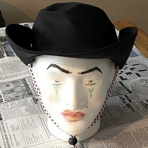 Sweet hat only worn a couple times!